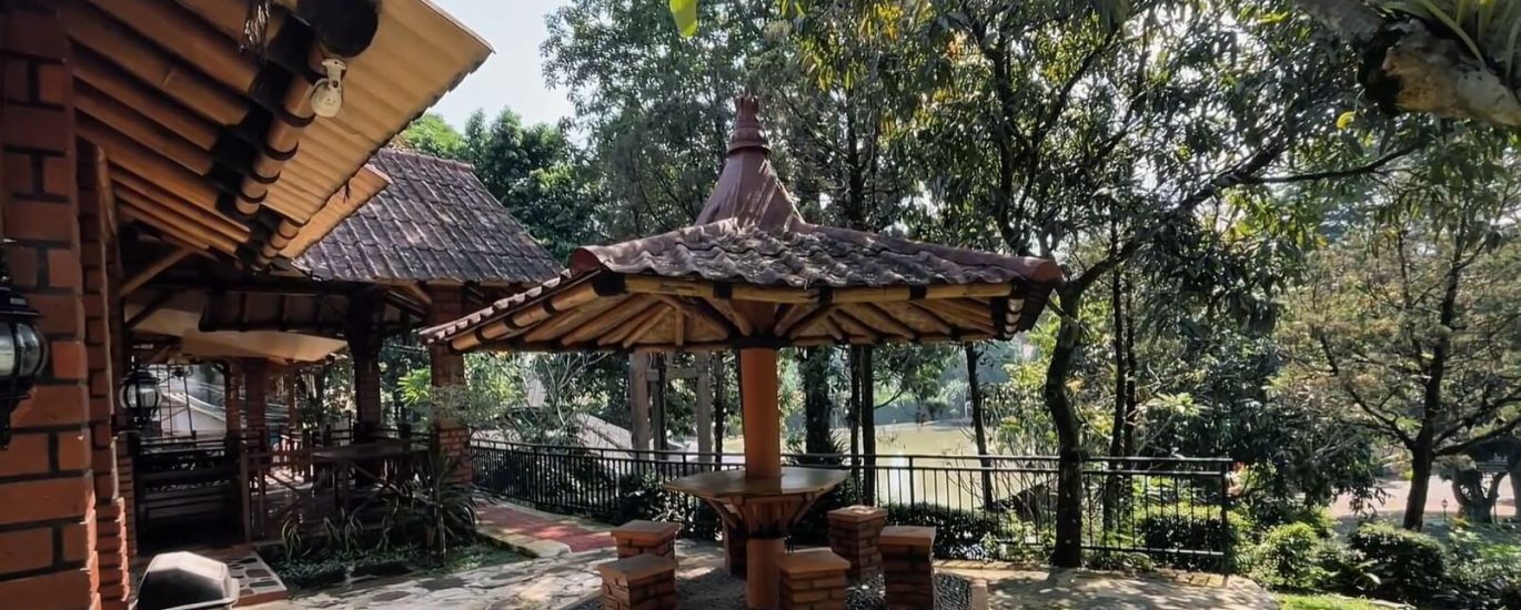 Panjang Jiwo Resort